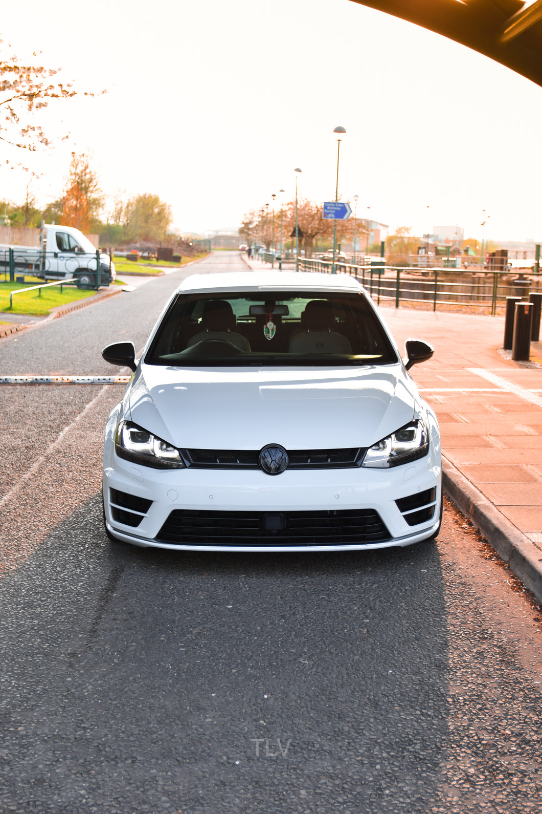 APEC Style GOLF R MK7 Carbon Grill